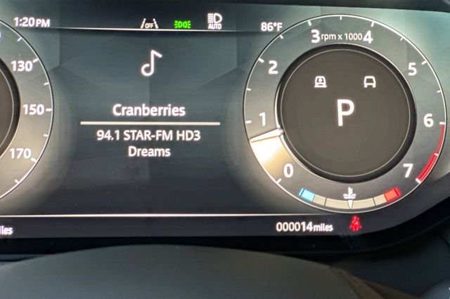 New 2026 Santorini Black Land Rover Dynamic SE image 27