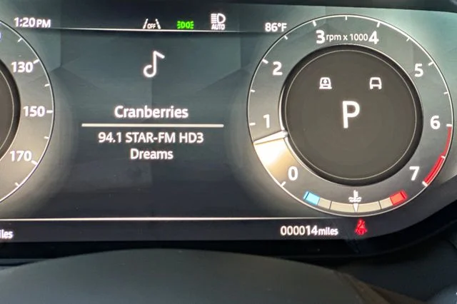 New 2026 Santorini Black Land Rover Dynamic SE image 27
