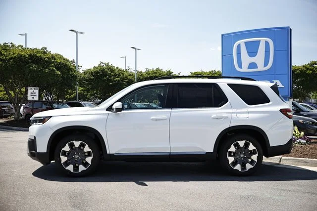 New 2026 Platinum White Pearl Honda Touring image 5