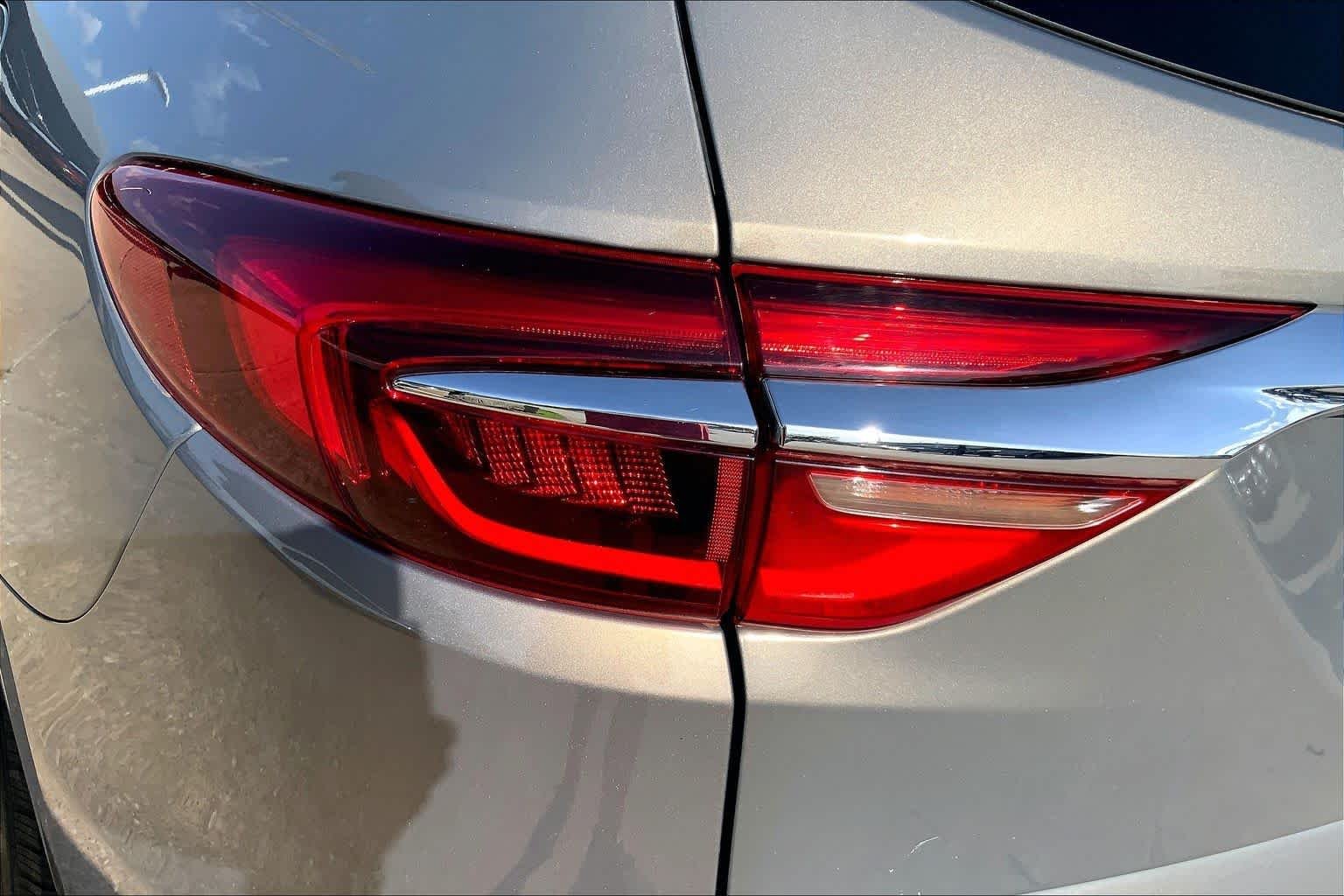 Used 2019 Pepperdust Metallic Buick Premium image 27
