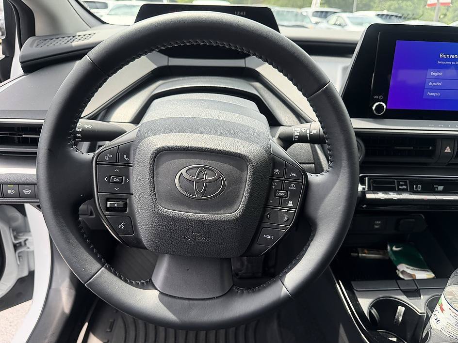 Used 2025 Wind Chill Pearl Toyota LE image 12