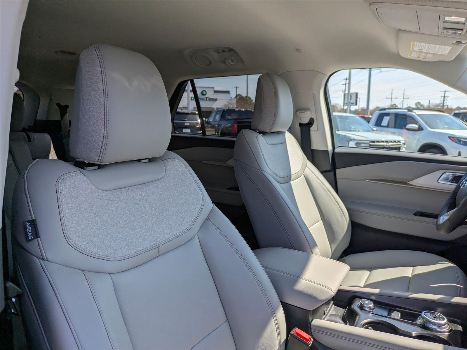 New 2026 Space White Metallic Ford Active image 35