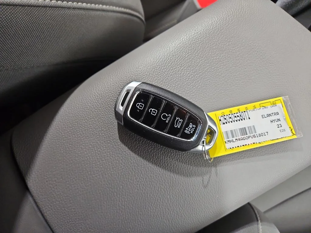 Used 2023 Silver Hyundai SEL image 28