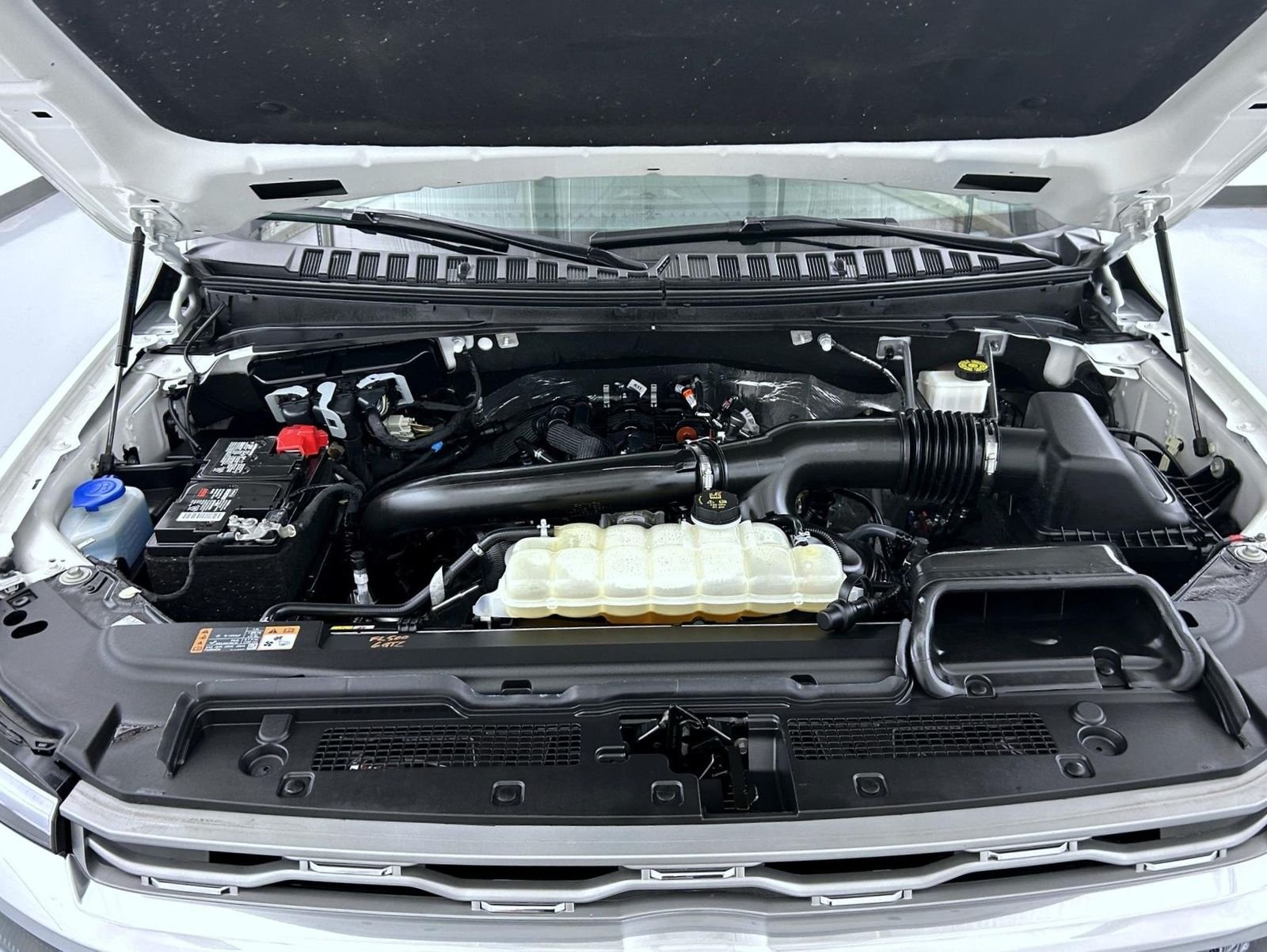 Used 2024 White Ford Platinum image 28