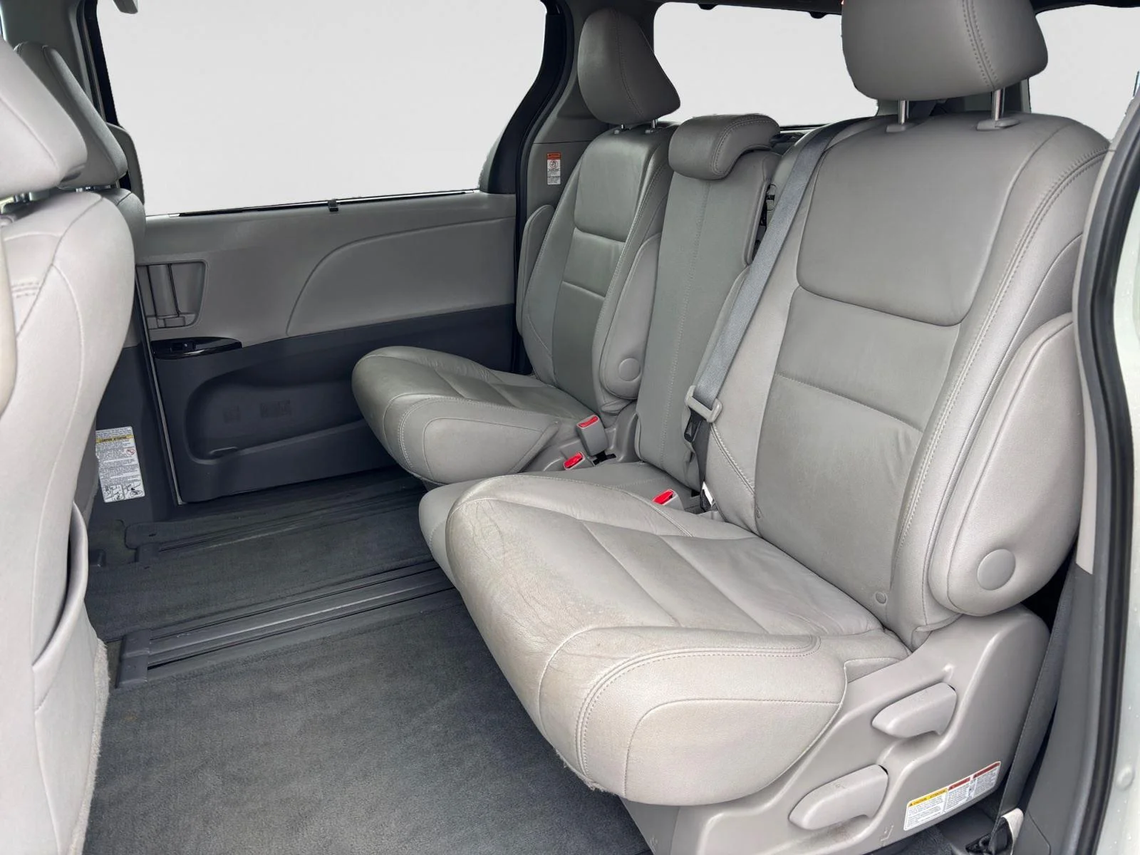 Used 2016 Blizzard Pearl Toyota XLE Premium 8-Passenger image 36