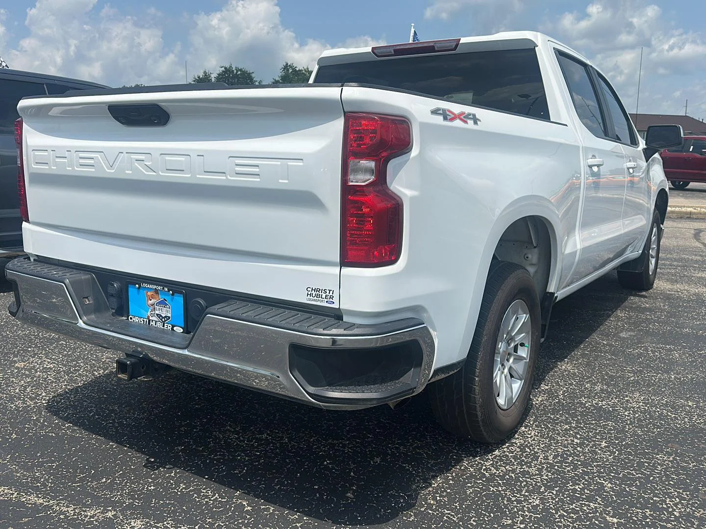 Used 2025 Summit White Chevrolet LT image 5