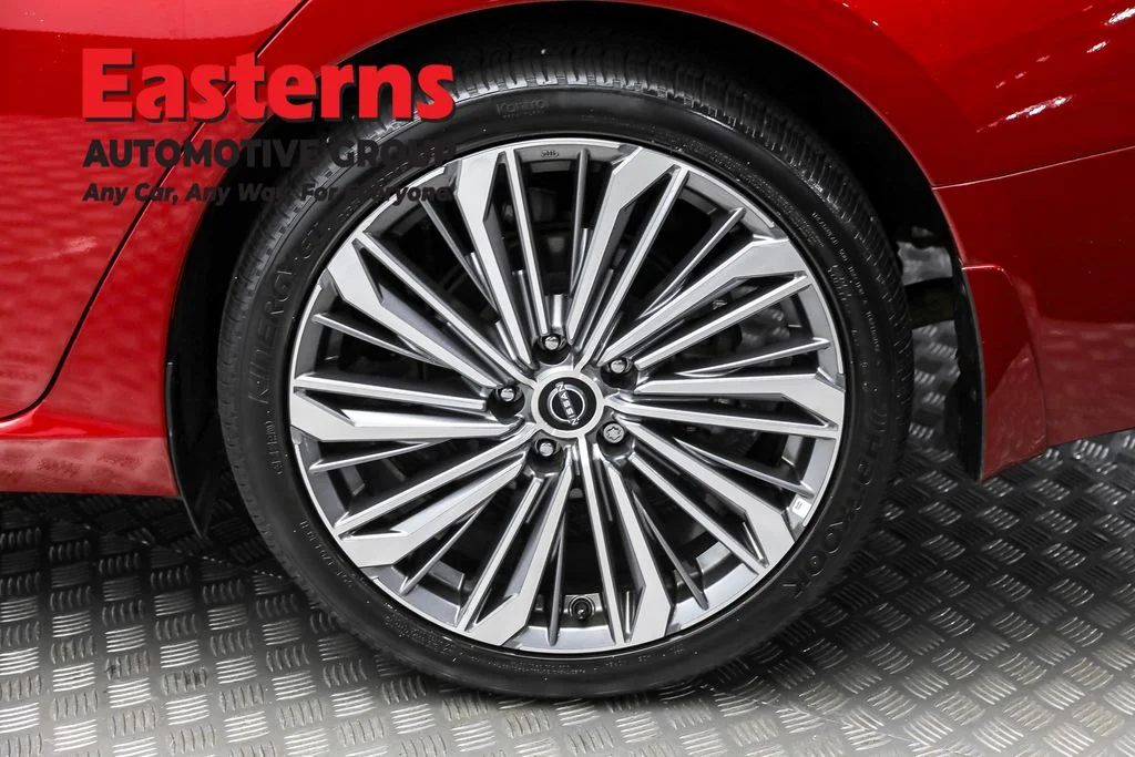 Used 2023 Red Nissan 2.5 SL image 8