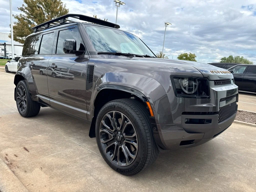 Used 2025 Gray Land Rover OCTA image 2