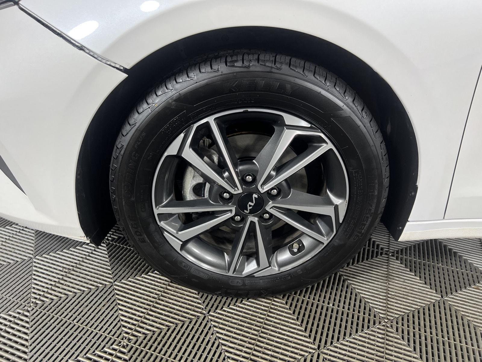Used 2023 Snow White Pearl Kia LXS image 8