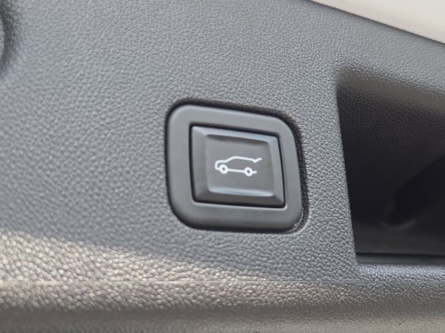 Used 2022 Summit White Chevrolet LT image 12