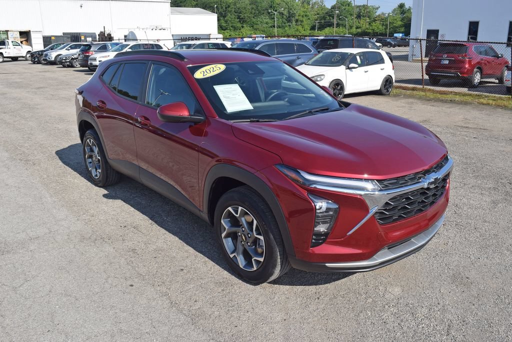 2025 Chevrolet Trax LT's photo
