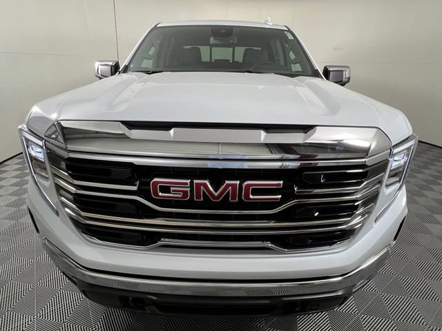 New 2026 Glacier White Tricoat GMC SLT image 2