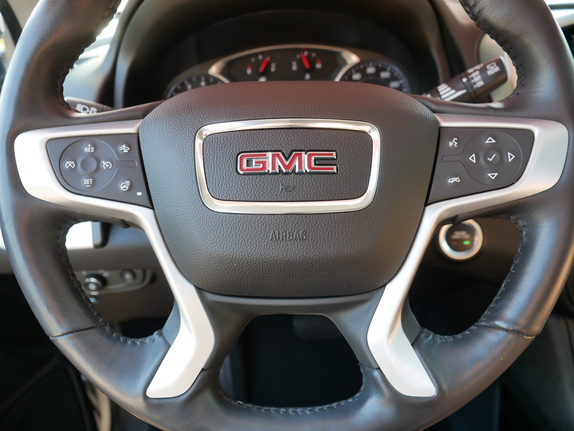Used 2018 Summit White GMC SLT image 25