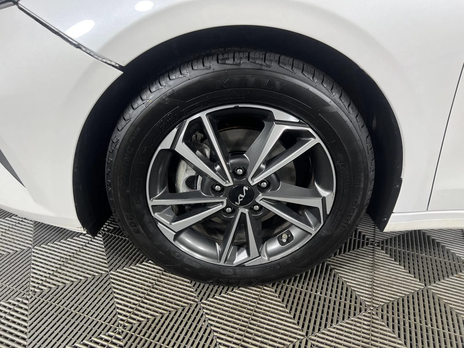 Used 2023 Snow White Pearl Kia LXS image 8