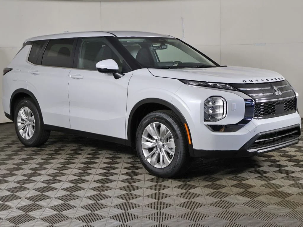 New 2026 White Mitsubishi ES image 50