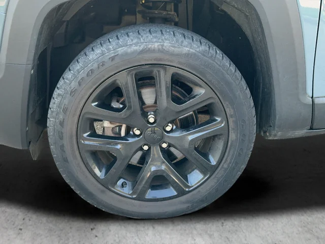 Used 2017 Gray Jeep Latitude image 26