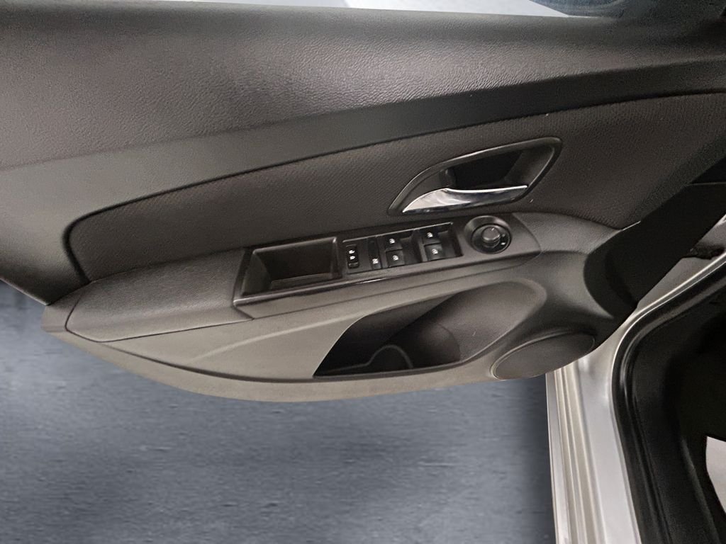Used 2015 Silver Chevrolet 2LT image 12