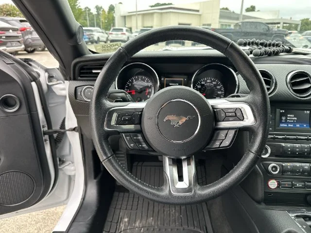 Used 2016 White Ford V6 image 15