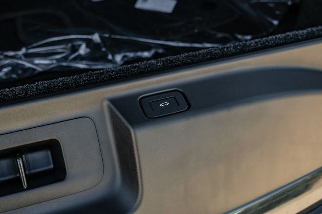 New 2026 Belgravia Green Land Rover SE image 66
