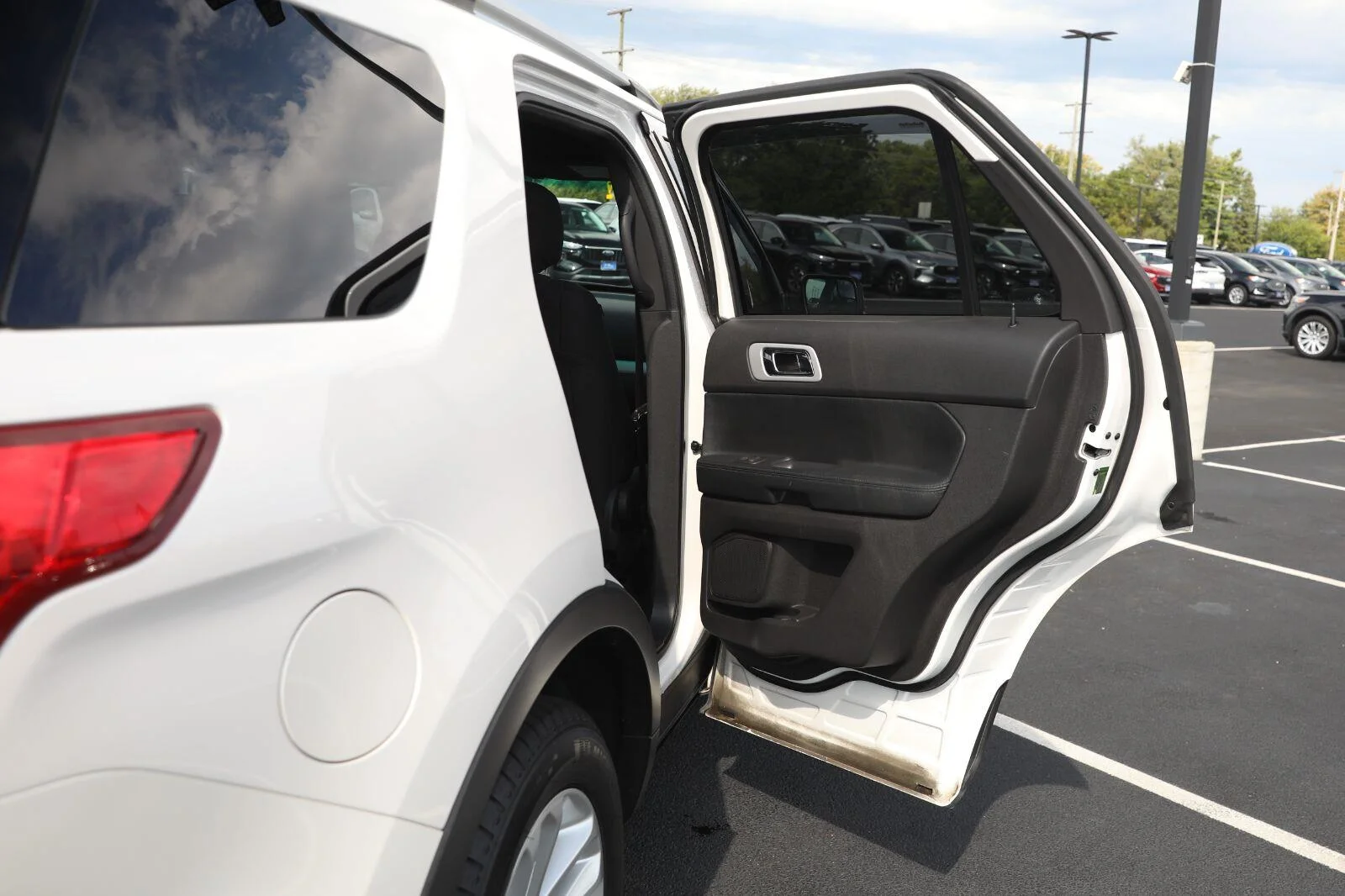 Used 2013 White Platinum Metallic Tri-Coat Ford XLT image 34
