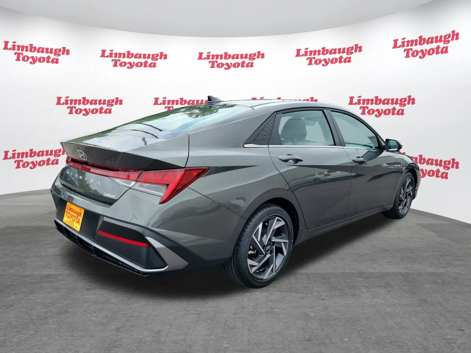Used 2025 Amazon Gray Hyundai Limited image 26