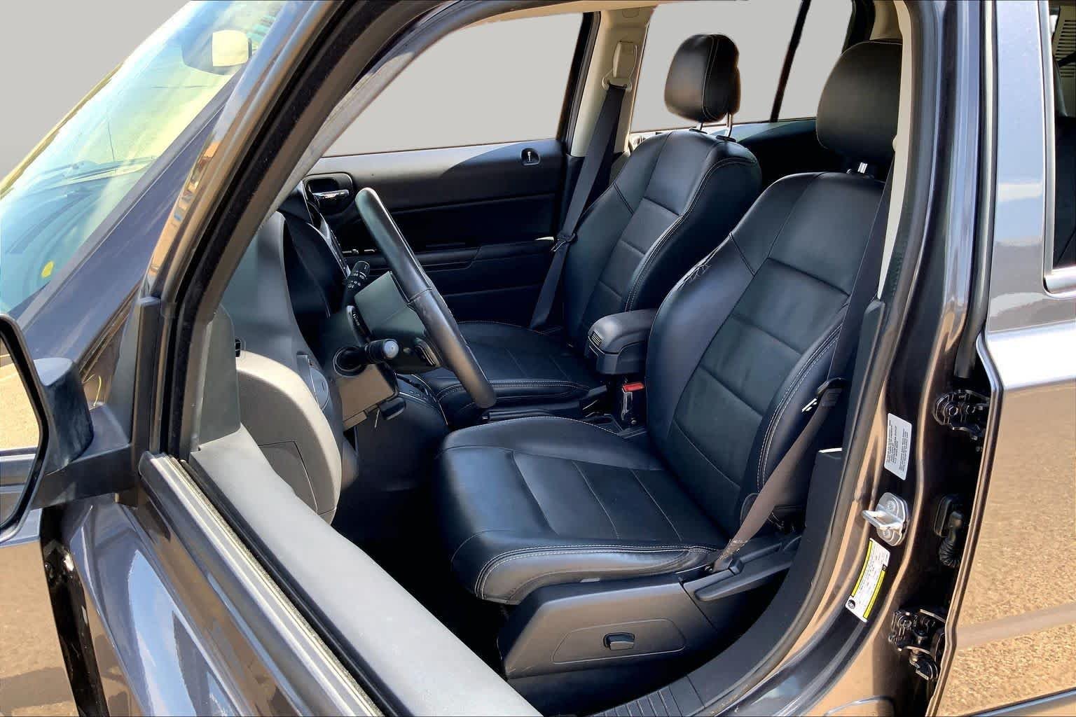 Used 2016 Granite Crystal Metallic Clearcoat Jeep High Altitude Edition image 7