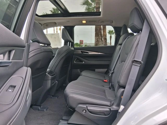 New 2027 RADIANT WHITE INFINITI Luxe FWD image 23