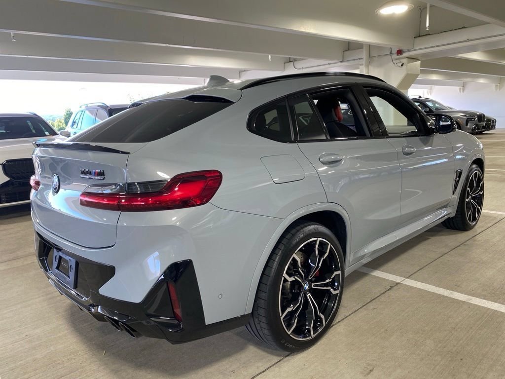 Used 2025 Brooklyn Grey Metallic BMW  image 4