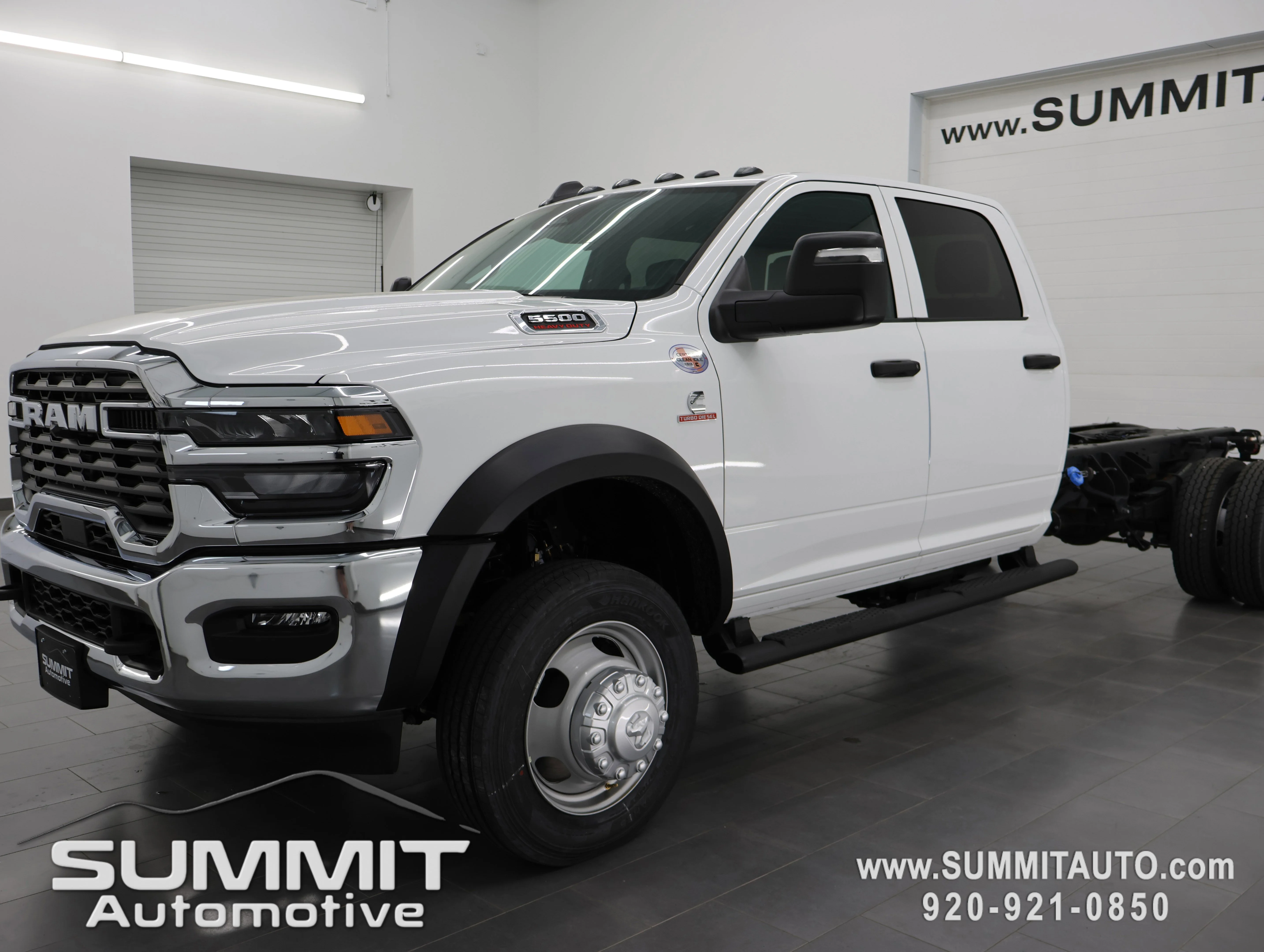 New 2026 Bright White Clearcoat RAM Tradesman image 6