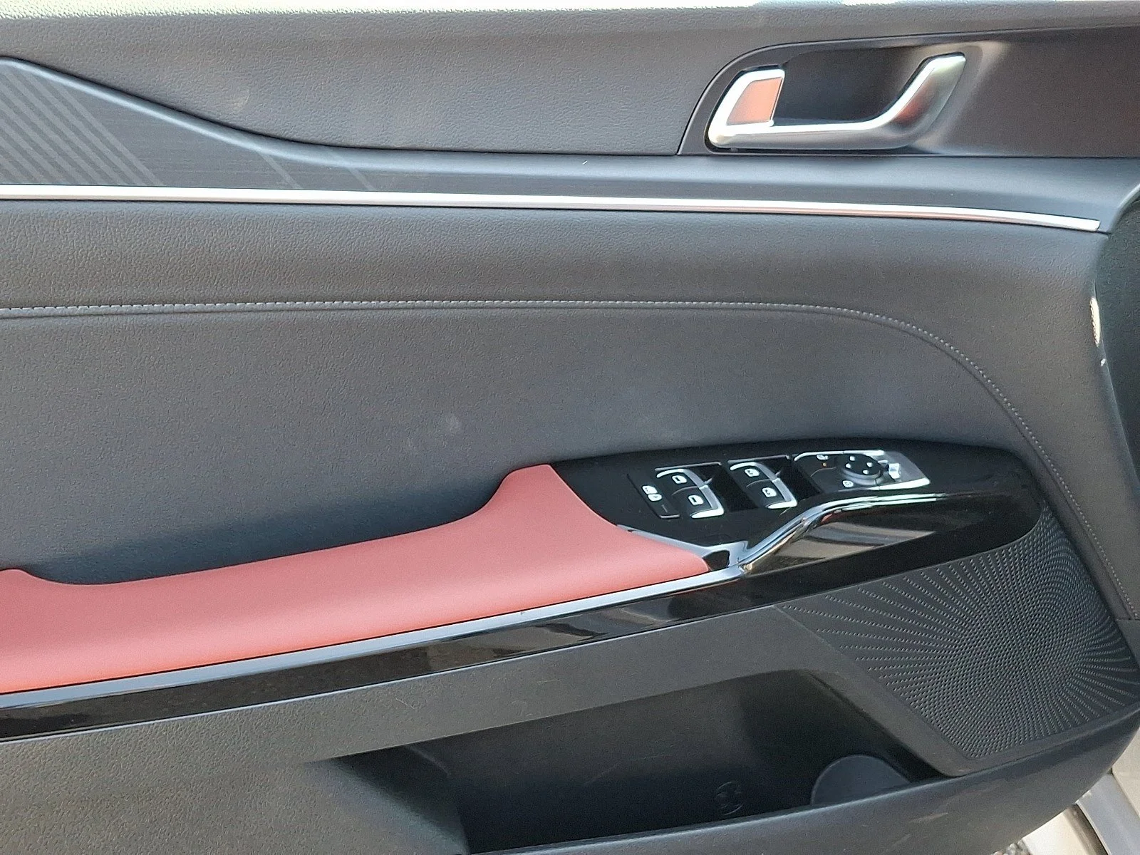 New 2026 Wolf Gray Kia GT-Line FWD image 5