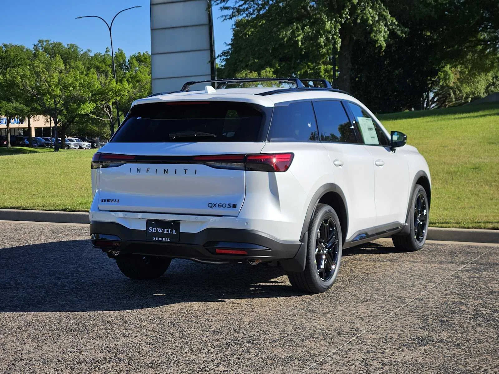 New 2026 RADIANT WHITE INFINITI Sport AWD image 4