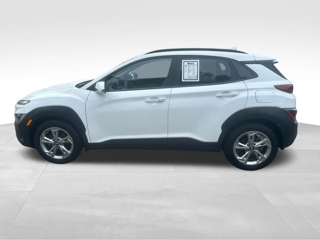 Used 2023 White Hyundai SEL image 8