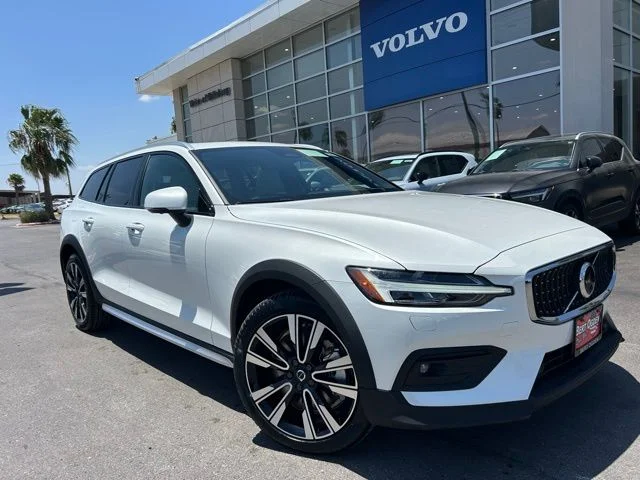 2026 Volvo V60 Cross Country B5 Ultra AWD's photo