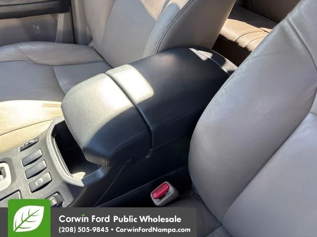 Used 2007 White Toyota Limited image 22