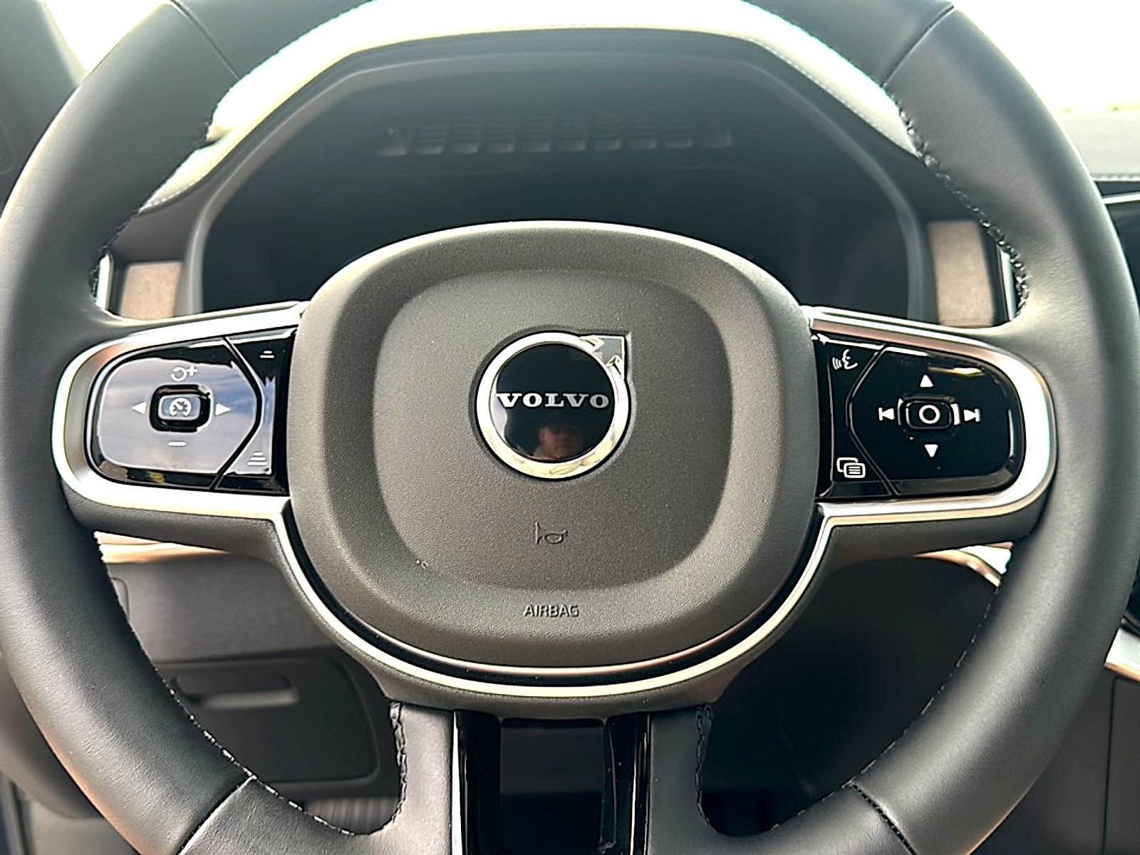 2026 Volvo XC90 Plus - Photo 18