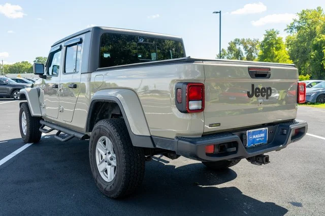 Used 2022 Beige Jeep Sport image 8