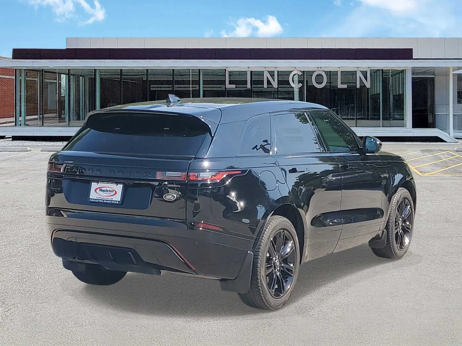 Used 2023  Land Rover R-Dynamic S image 3