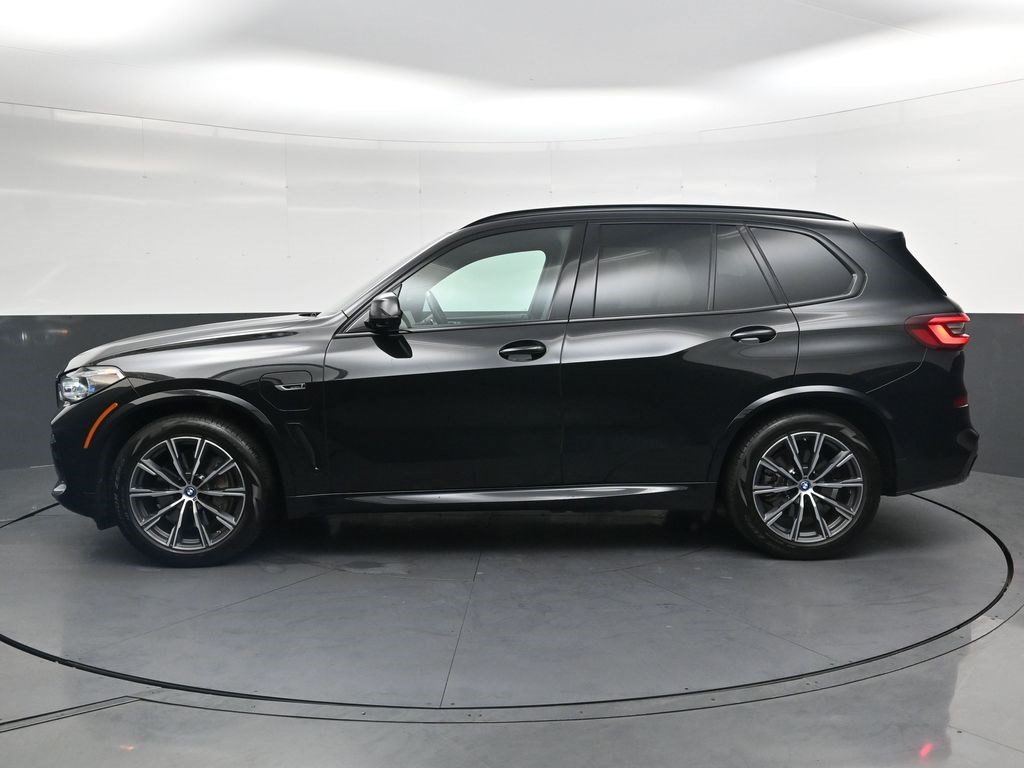 Used 2022 Black Sapphire Metallic BMW xDrive45e image 7