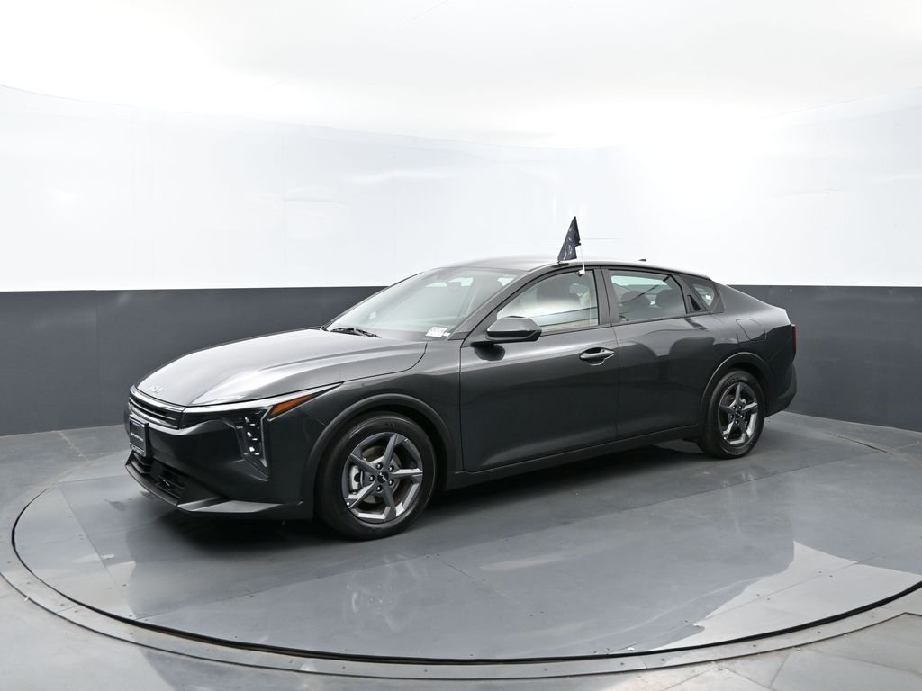 2025 Kia K4 LXS AT's photo