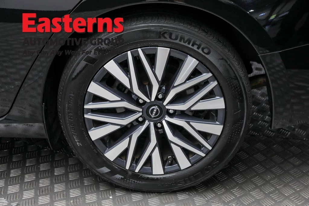 Used 2024 Black Nissan 2.5 SV image 8