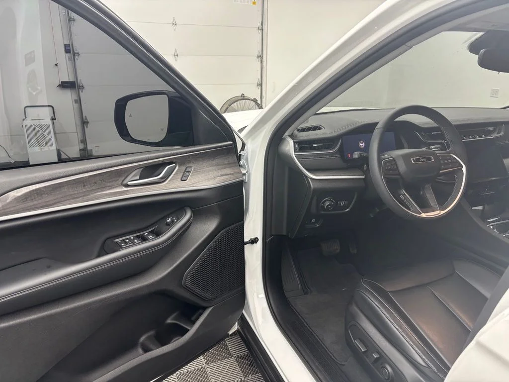 Used 2024 White Jeep Limited image 16