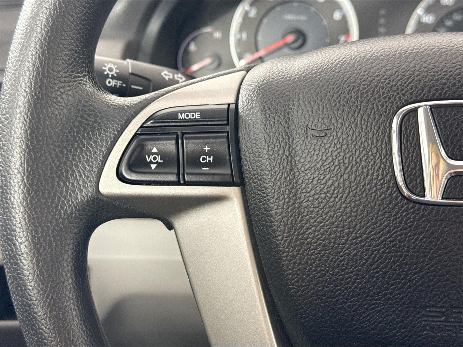 Used 2009 Alabaster Silver Metallic Honda LX image 16
