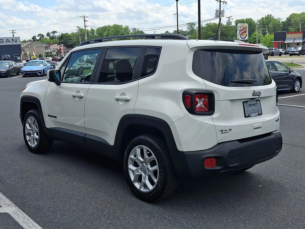 Used 2018 White Jeep Latitude image 4