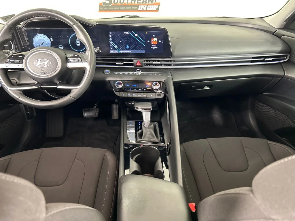 Used 2024 White Hyundai SEL image 18