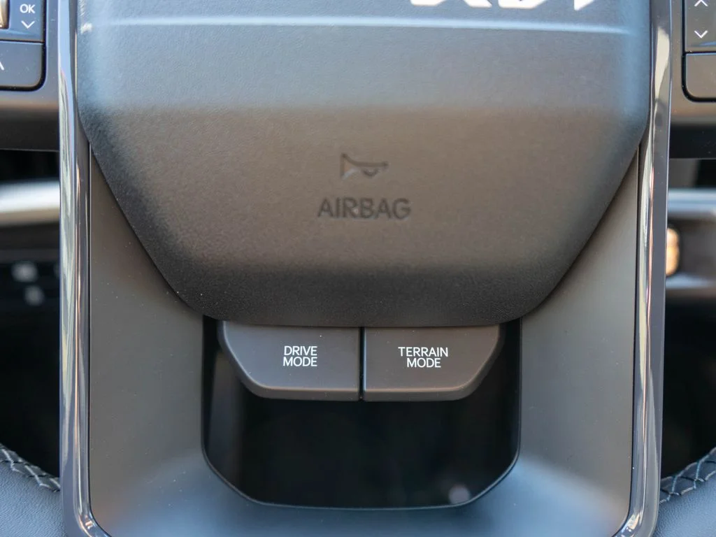 New 2027 Ivory Silver Kia S image 24