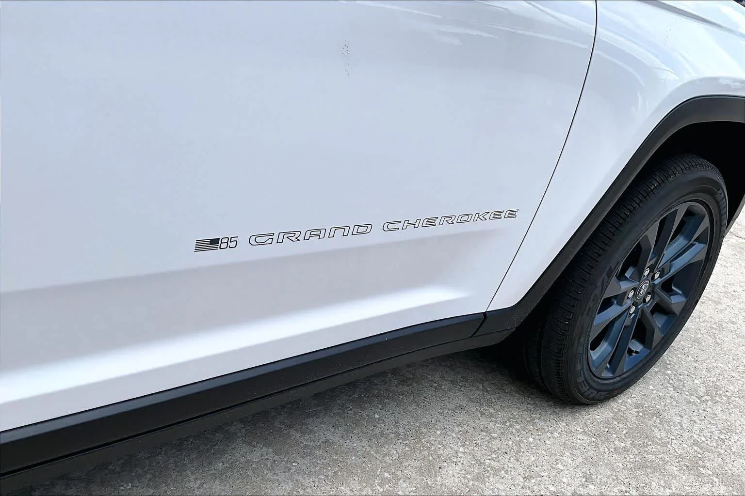 New 2026 Bright White Clear-Coat Exterior Paint Jeep 85th Anniversary Edition image 15