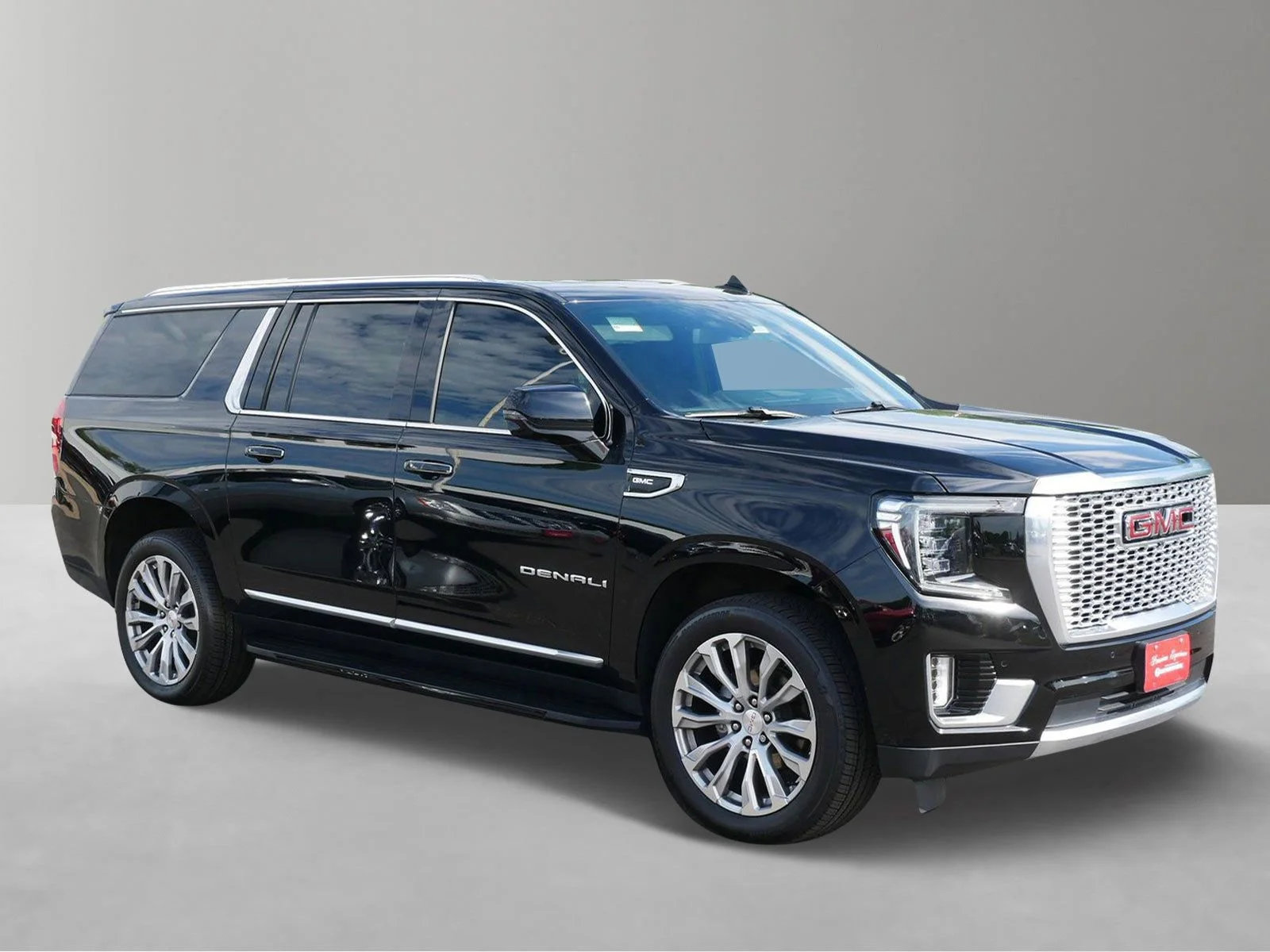 Used 2022 GMC Yukon XL Denali with VIN 1GKS2JKL1NR302064 for sale in White Bear Lake, Minnesota