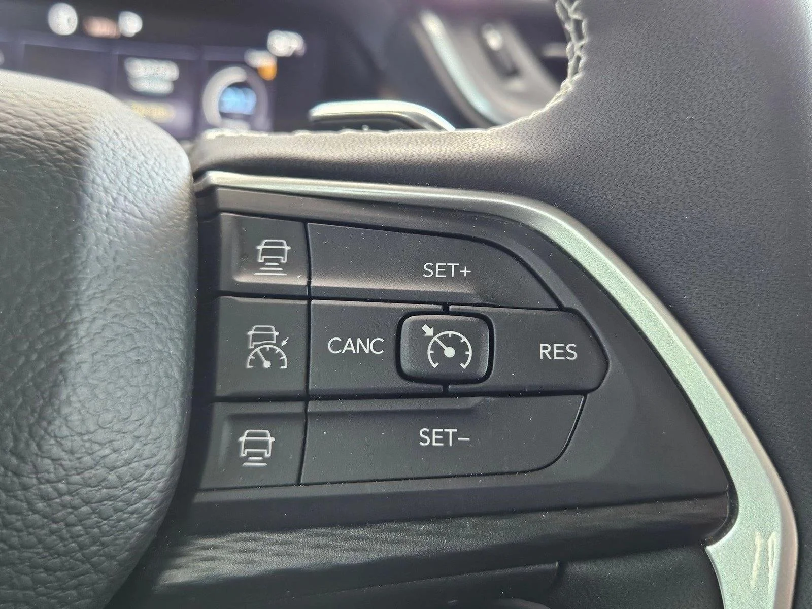 Used 2025 Velvet Red Pearlcoat Jeep Altitude X image 14