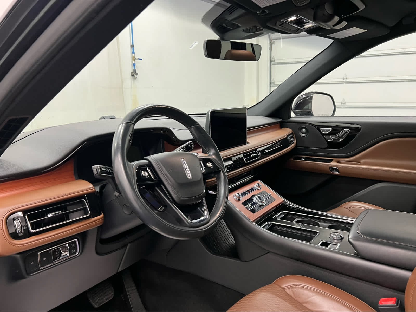 Used 2020 Infinite Black Metallic Lincoln Reserve image 12