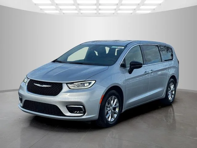 New 2026 Silver Mist Clear-Coat Exterior Paint Chrysler Limited image 3